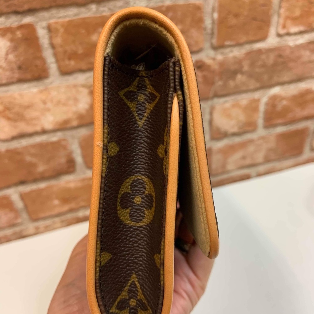 Twin Pochette